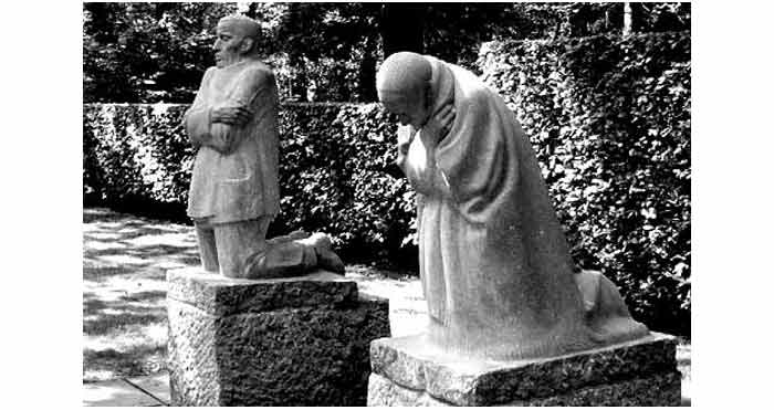 patung yang dibuat kathe kollwitz untuk peter, putranya yang mati terbunuh karena perang
