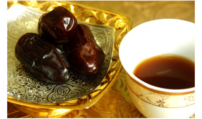arabic-coffee-with-dates