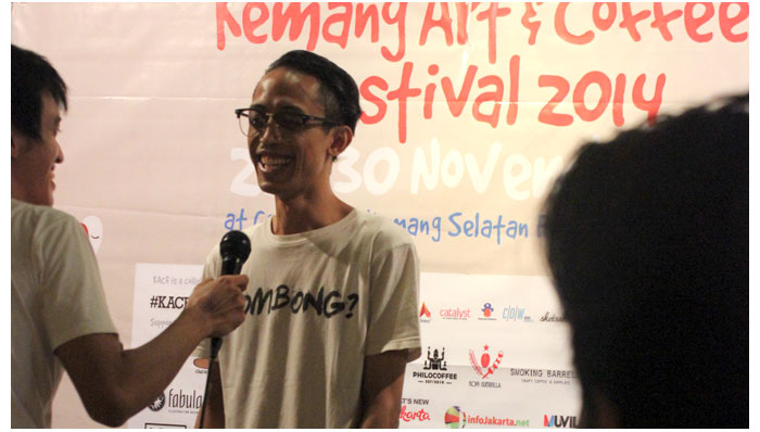 Penampilan-sulap-Kiswinar-di-Kemang-Art-&-Coffee-Festival-2014