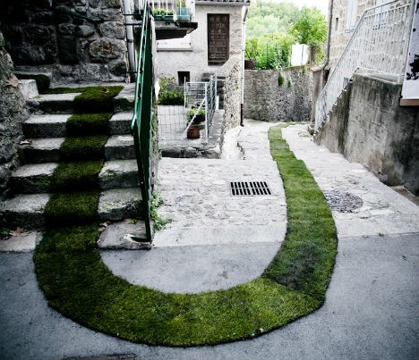 nature-street-art-grass-carpet-1-468x403